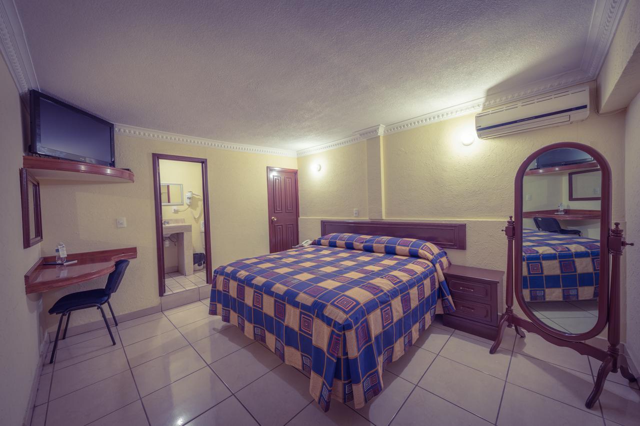 Hotel Bravo Tepic Bagian luar foto